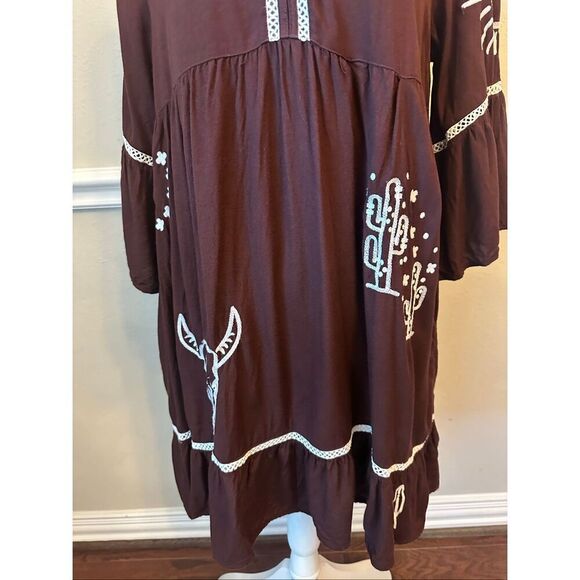 Women's Ariat Embroidered Stories Deep Mahogany Dress Size Medium - Picture 4 of 9